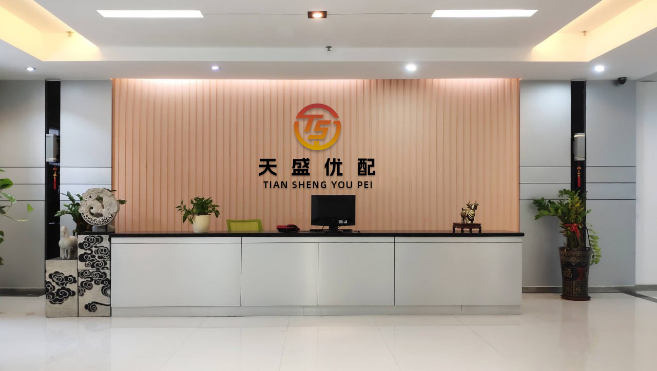 德宏信投 46秒40。 这是潘展乐一年前在巴黎砸出的世界纪录。 一年后, 新加...